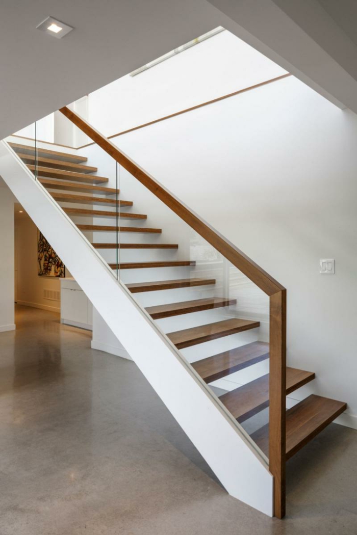 treppenhaus gestalten geländer glas elegante treppe