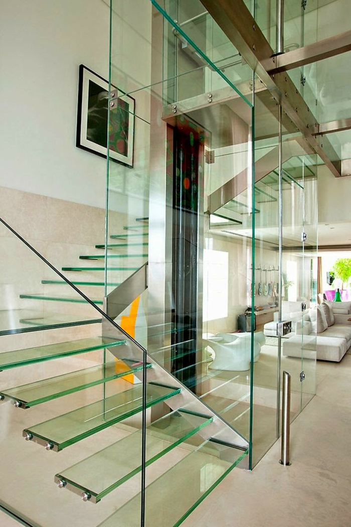 treppenhaus gestalten gläserne treppe freistehende treppenstufen
