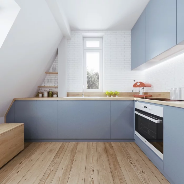 weiße wandfarbe wohnideen küche blaue küchenschränke holzboden