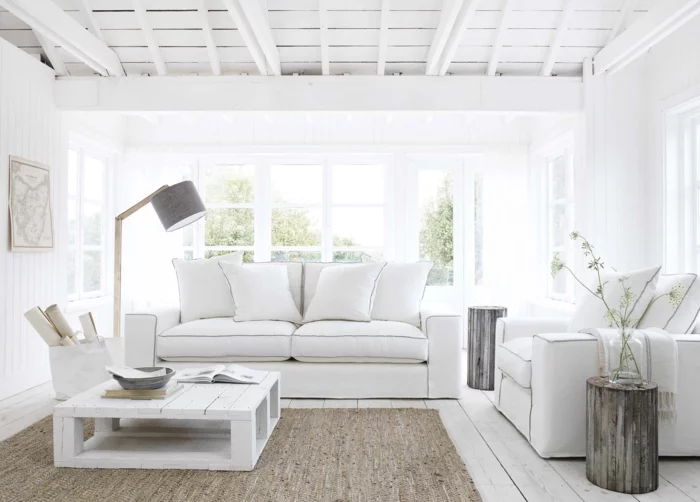 weiße wandfarbe wohnideen wohnzimmer sisalteppich rustikale elemente