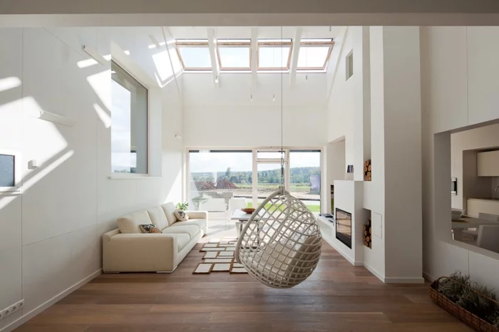 weiße wandfarbe wohnzimmer hängesesseel panoramafenster ausgefallener teppich