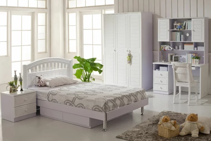 weißer kleiderschrank schlafzimmer pflanzen beiger teppich helle wände