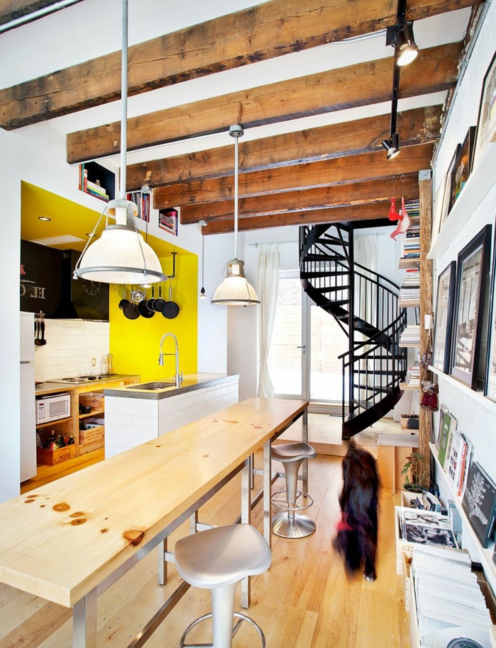 wendeltreppe innen moderne innentreppe schwarz innenarchitektur ideen küche
