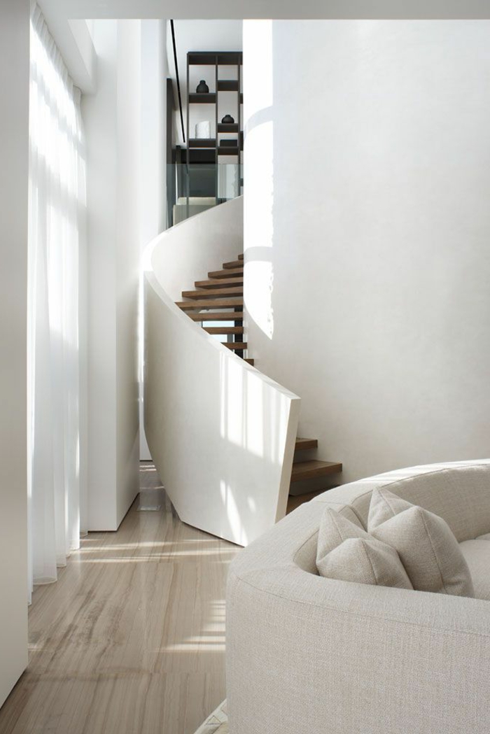 wendeltreppen innentreppe design weiß massiv innenarchitekur wohnzimmer