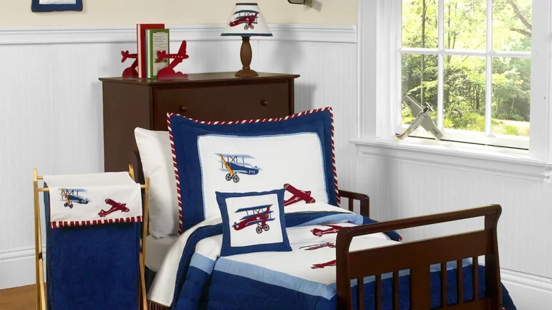 Gestaltungsideen im Kinderzimmer für Jungs Kinderbettwäsche mit Flugzeug- Muster