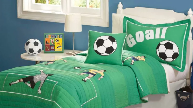 grüne Bettwäsche im Kinderzimmer für Jungs für kleine Fußballfans beliebtes Thema