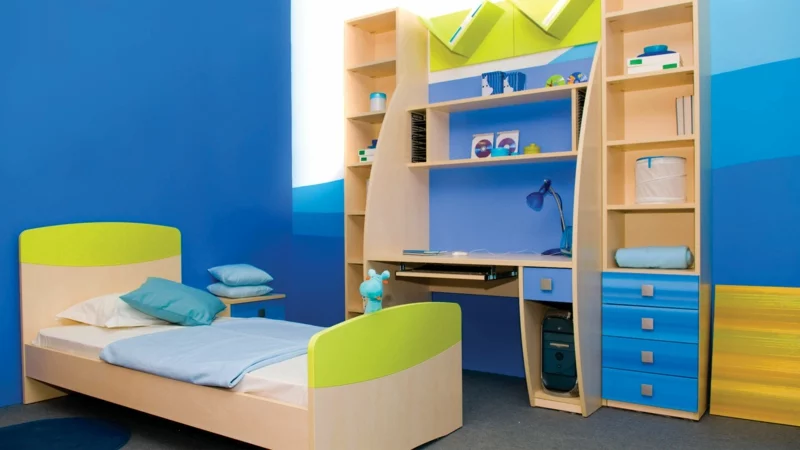 Kinderzimmer für Jungs einrichten praktische Kindermöbel Wandfarbe Blau integrierte Lernecke