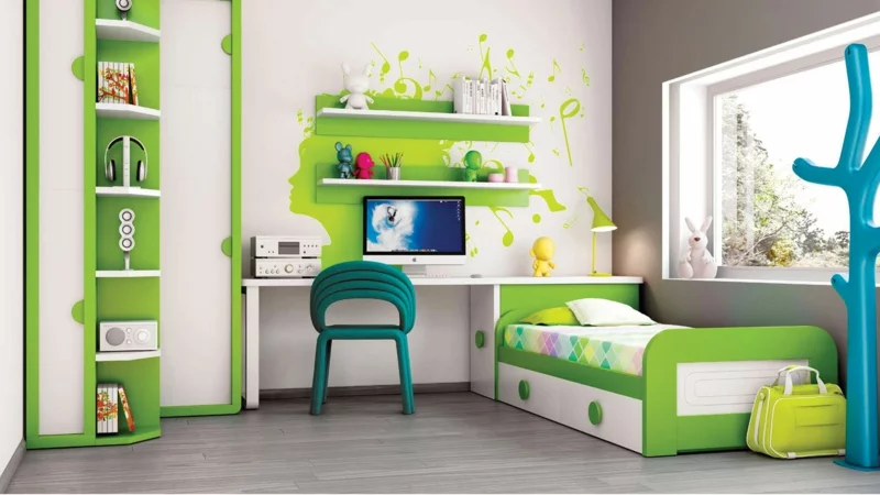 praktisches Kinderzimmer für Jungs grüne Kindermöbel viel freier Raum zum Spielen 