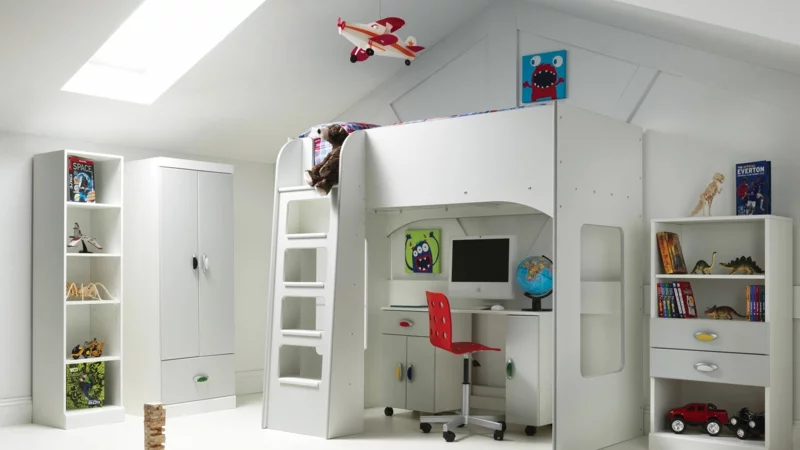 praktische Einrichtungsideen im Kinderzimmer für Jungs komplett in Weiß