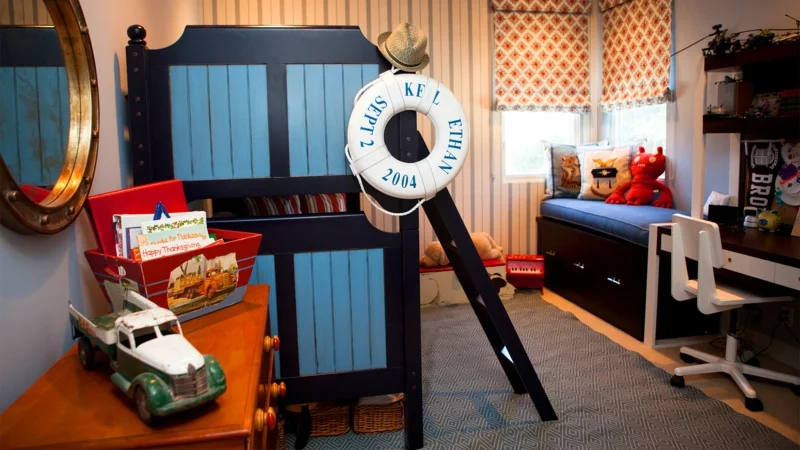 maritimer Stil im Kinderzimmer für Jungs warme Farben und Hochbett