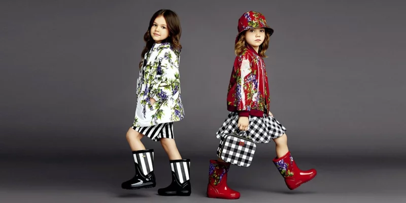 Kinderkleidung Trends Farben und aktuelle Schnitte
