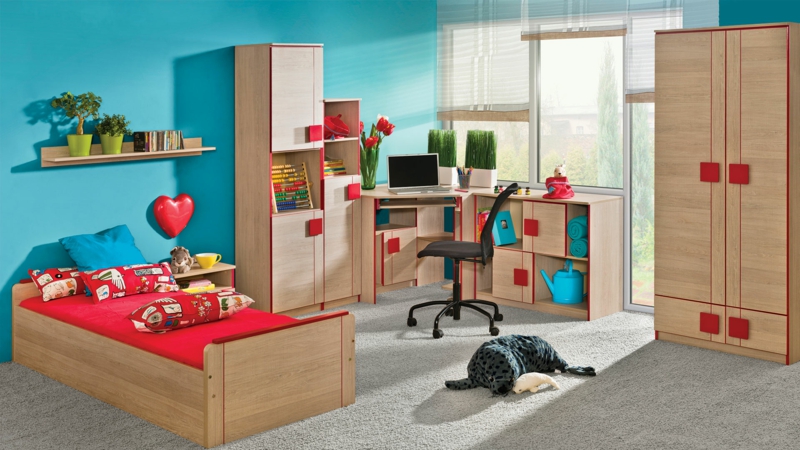 Kinderzimmer Junge Kindermöbel Wandfarbe Blau rote Kinderbettwäsche