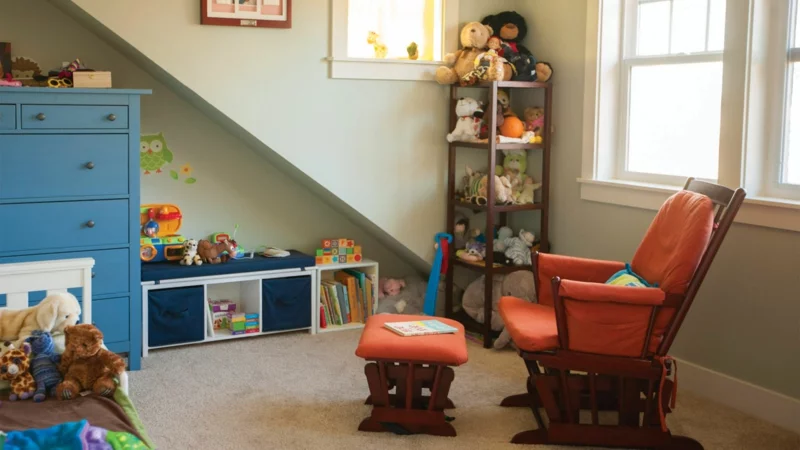 Kinderzimmer für Jungs Ideen Einrichtungsbeispiele Spielecke in warmen Farben 