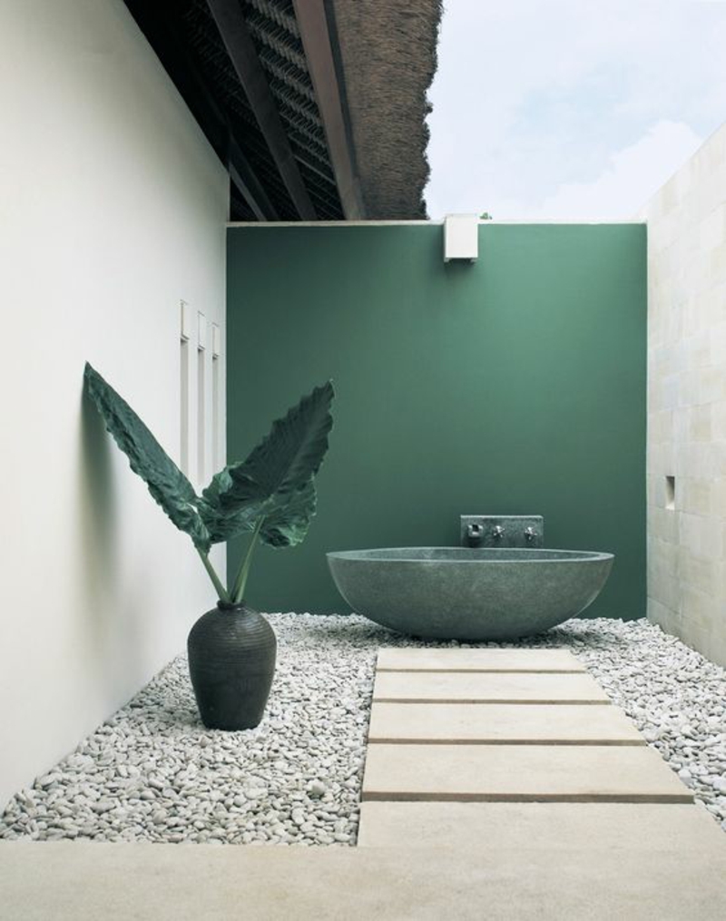 Wandfarben Ideen Hausfassade streichen Innenhof grüne Wandfarbe