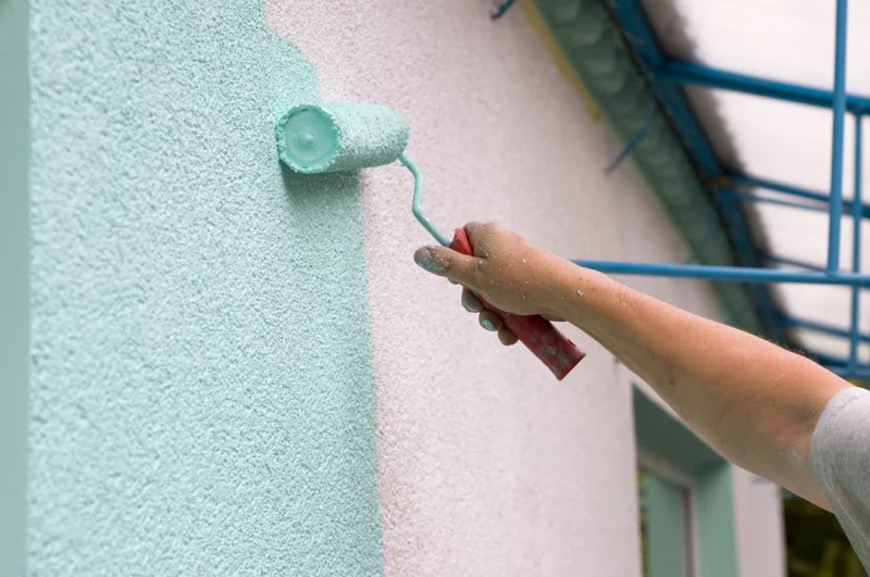 Wandfarben Ideen Minzgrün helle Hausfassade streichen
