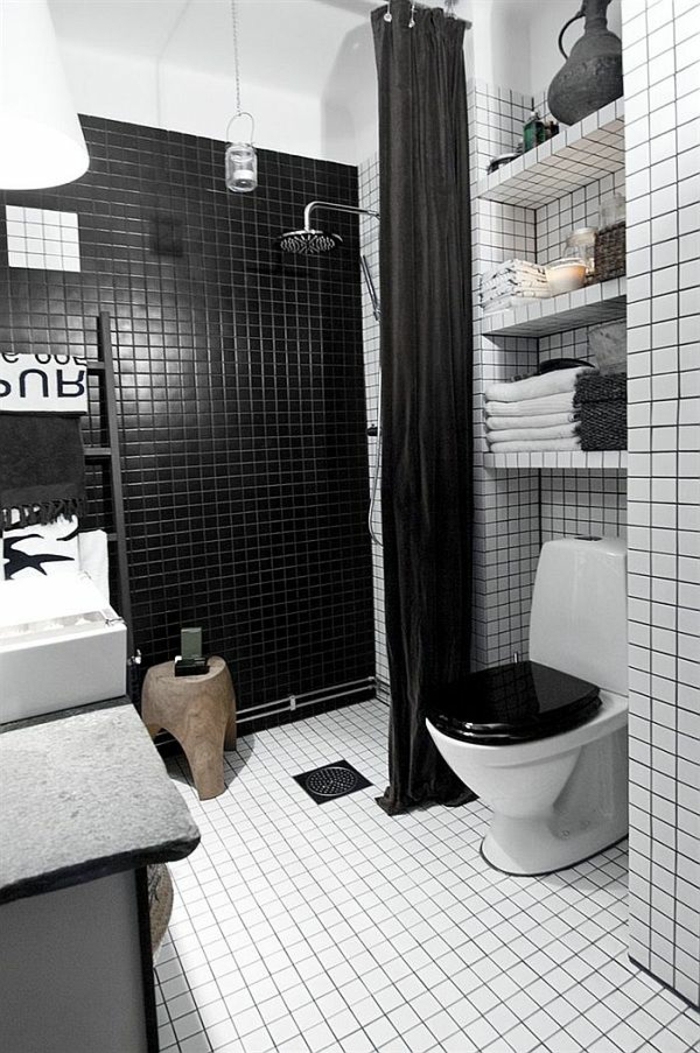 badfliesen weiß schwarz badideen kleines bad schwarzer badvorhang