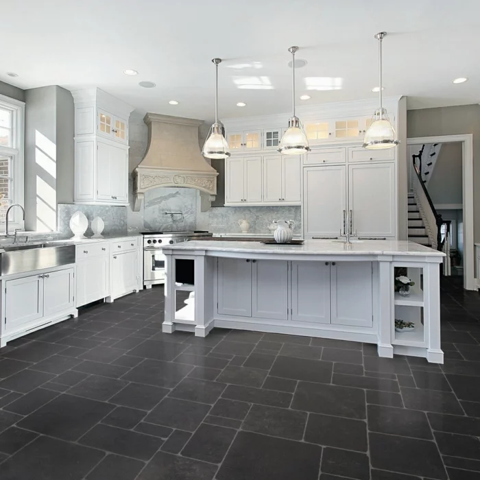 bodenbelag küche vinylboden grau weiße küchenmöbel