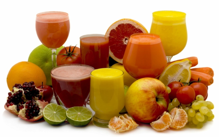 detox kur gesund abnehmen frische früchte zitrusfrüchte obst säfte smoothies