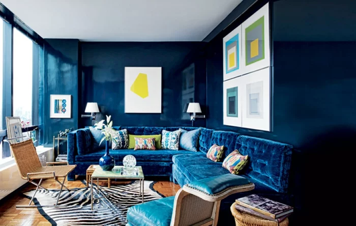 farbgestaltung schlafzimmer wandgestaltung wanddesign blau samt