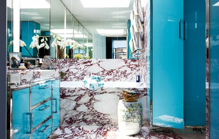 farbgestaltung wandgestaltung wanddesign badezimmer blau marmor