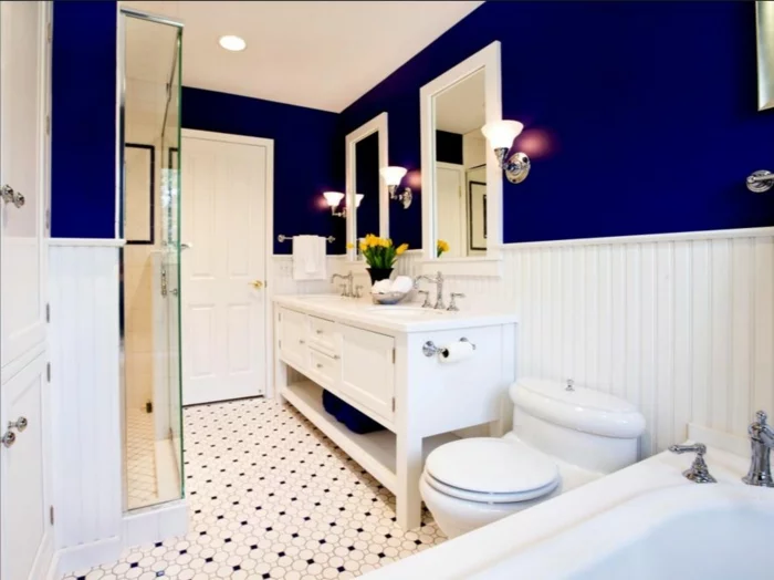 farbgestaltung-wandgestaltung-wanddesign-badezimmer-blau-satt