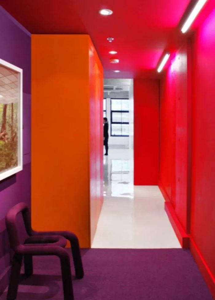 farbgestaltung wohnzimmer wandgestaltung wanddesign rot orange