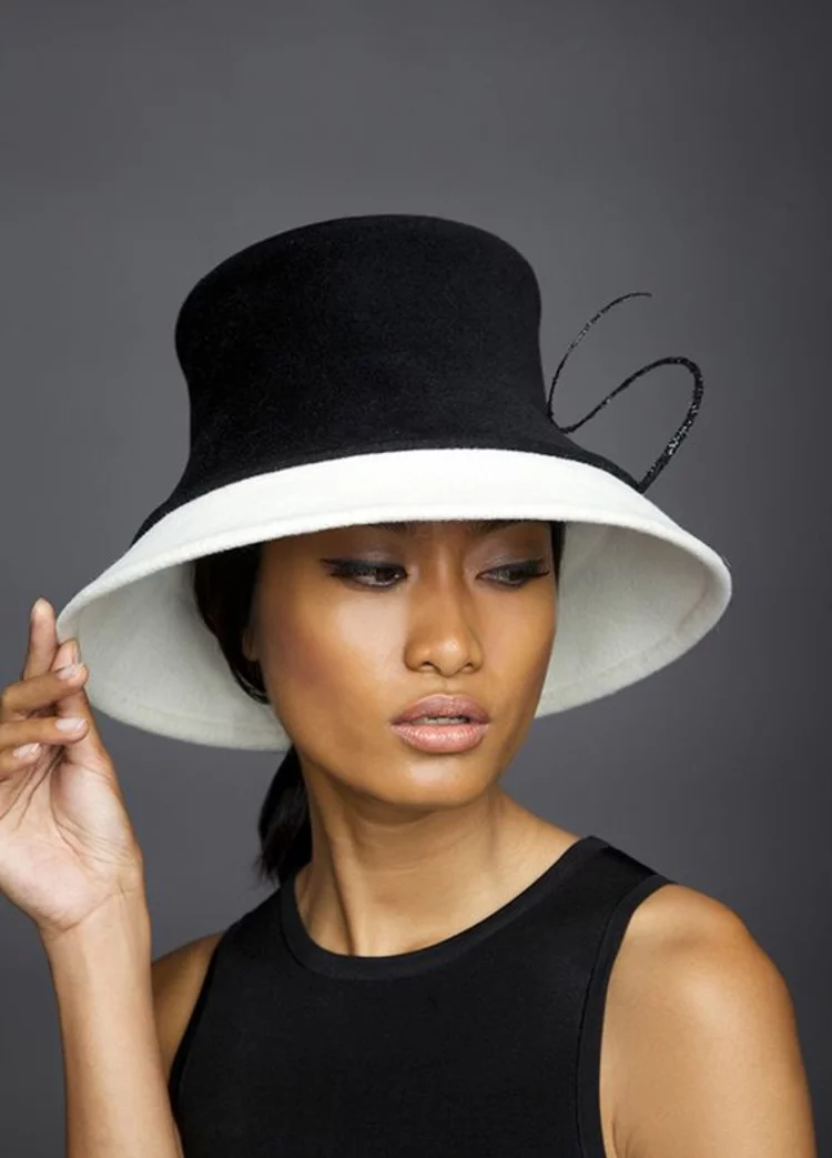 schwarz-weißer Hut für besondere Anlässe festliche Damenhüte und Damenmode 