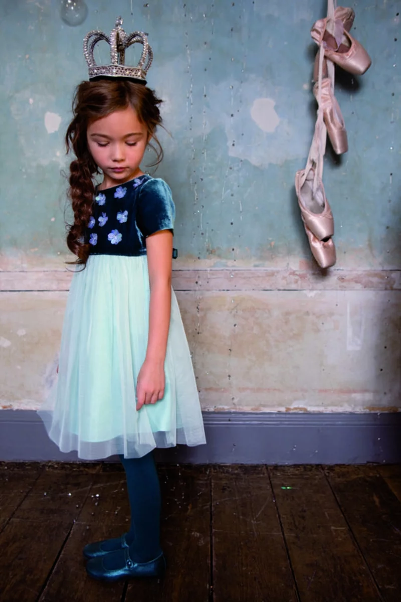 festliche Kinderbekleidung Mädchen Trends Tüllrock hellblau