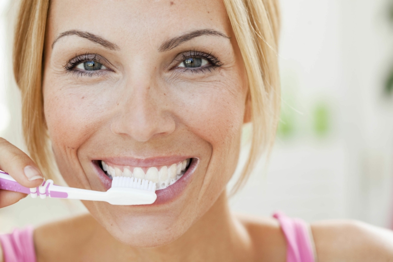 gesunde Lebensweise Zähne putzen aber nicht gleich nach dem Essen
