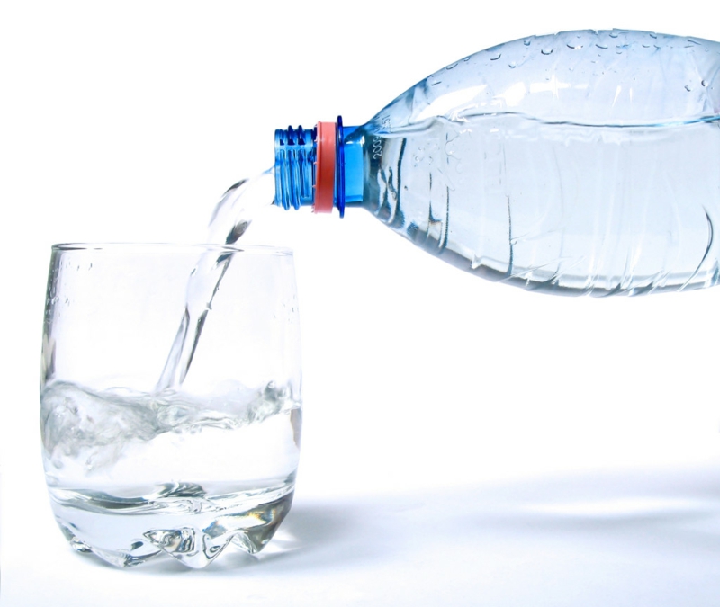 gesunde Lebensweise mehr Wasser trinken gesunde Ernährung