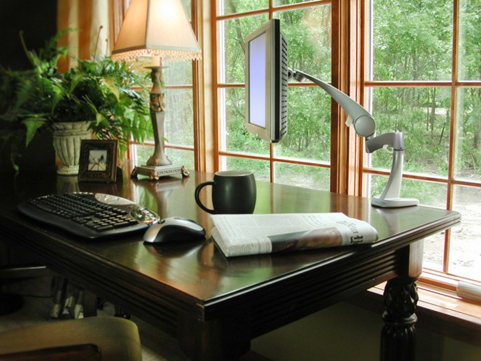 home office einrichten antike möbel dunkles holz schreibtisch büro