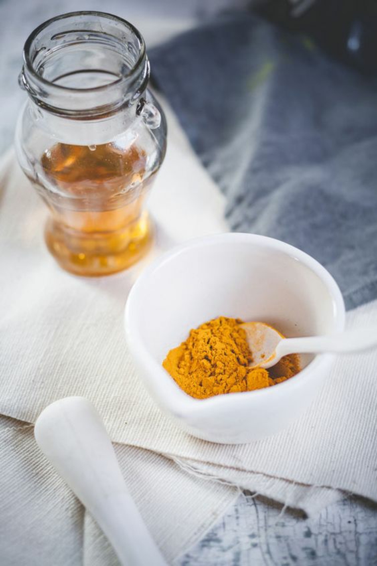 indische Gewürze kaufen Kurkuma Tee mit Honig