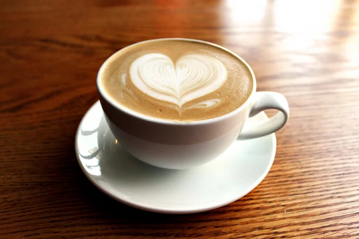 kaffeeservice kaffeeset porzellan weiße kaffeetasse wachmacher kaffee trinken