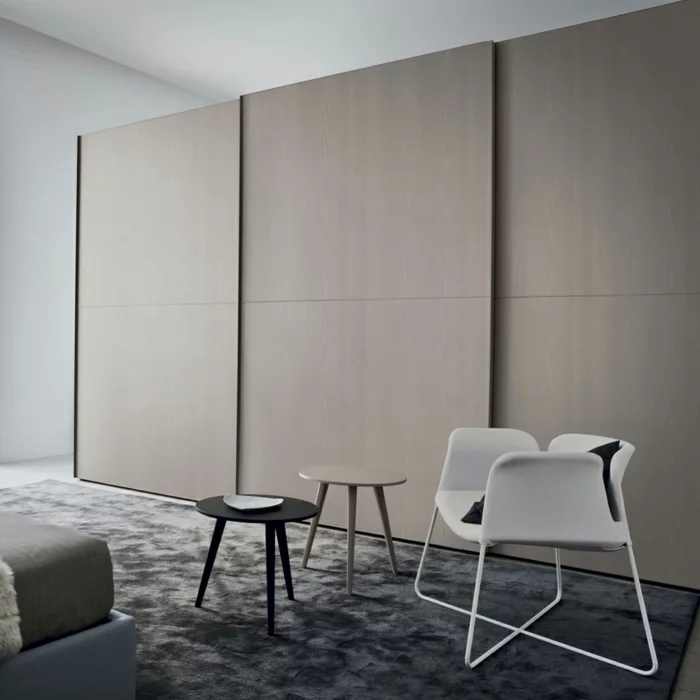 kleiderschrank design minimalistisch beige elegant teppich beistelltische