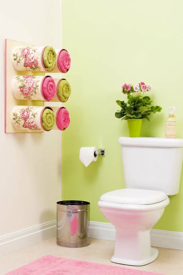 kreatives basteln badezimmer gestalten grüne wand stauraum ideen tücher