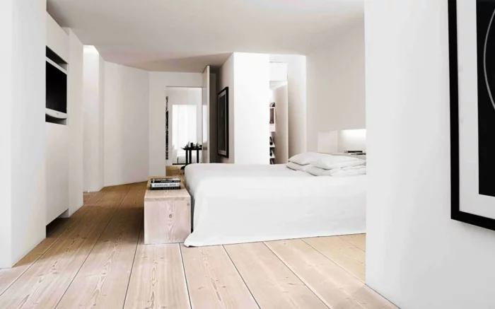 rustikales Schlafzimmer mit Holzboden und Schlafzimmerbank