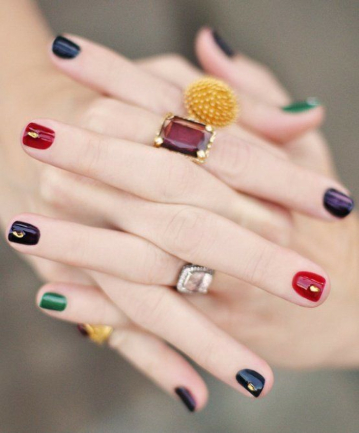 nageldesigns fingernägel design nailart gedeckte farben nagellack gold akzente