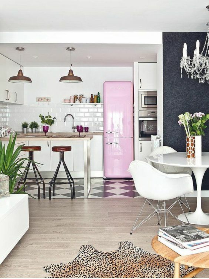 offene Küche Ideen Küchenbilder Küchengeräte rosa Kühlschrank