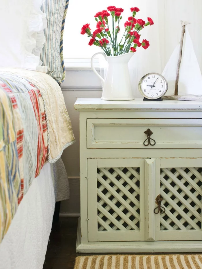 shabby chic möbel romantisches schlafzimmer anrichte neutrale farbe pastellgrün