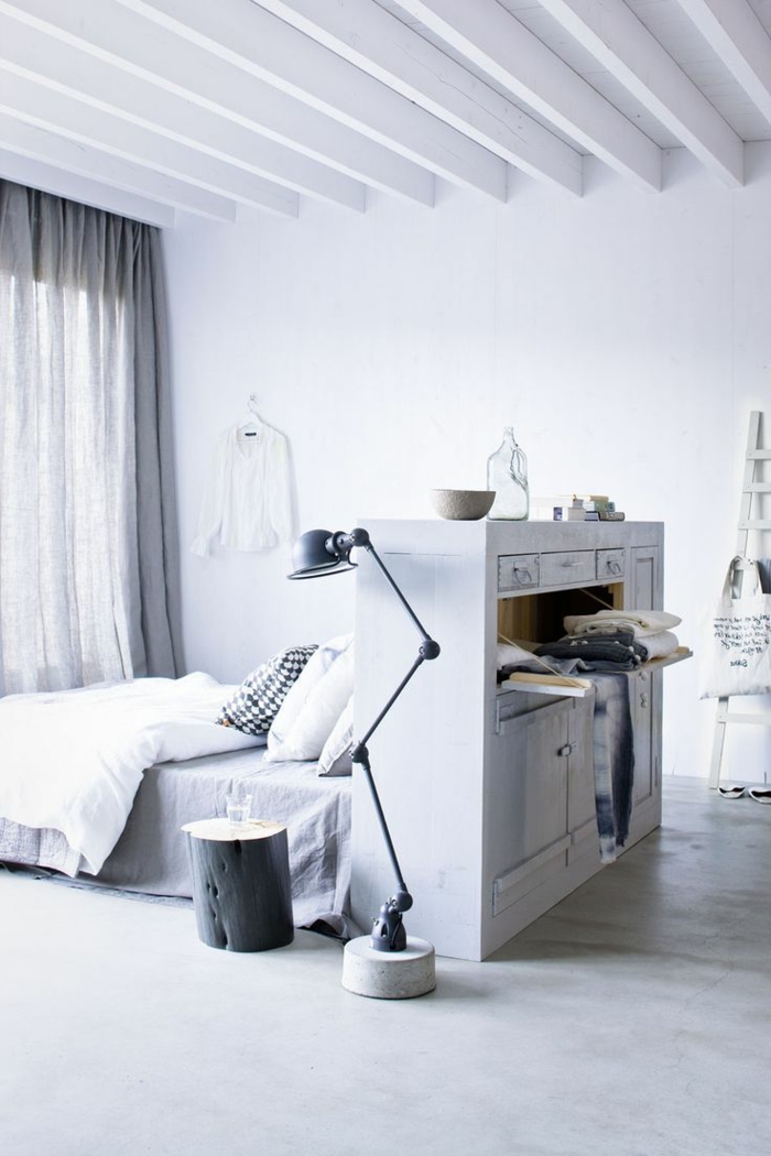 stauraum ideen wohnideen schlafzimmer funktionale möbel rustikaler nachttisch