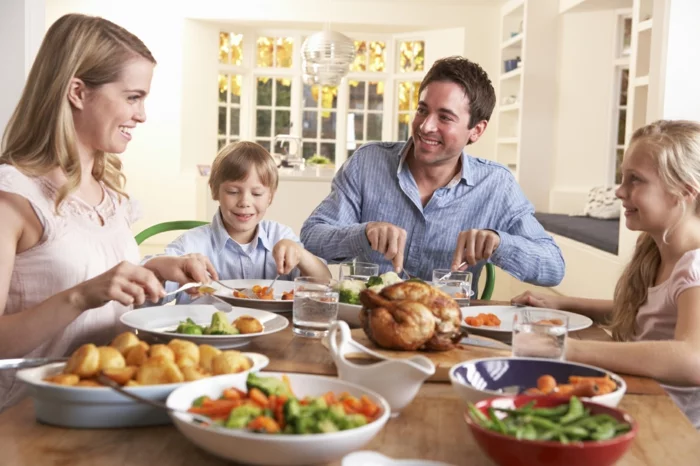 gesund zunhmen tipps lifestyle familie zusammen essen abendessen