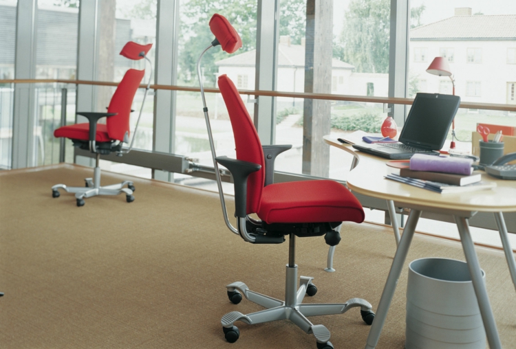 Büromöbel ergonomische Stühle Rücken Nacken stutzen
