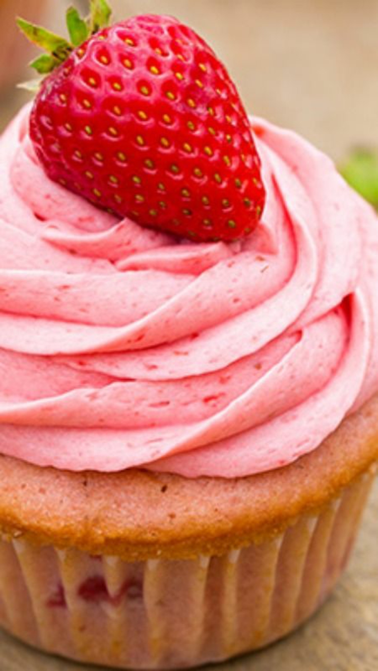 Erdbeertörtchen Vanille Muffins mit Erdbeer Schlagsahne