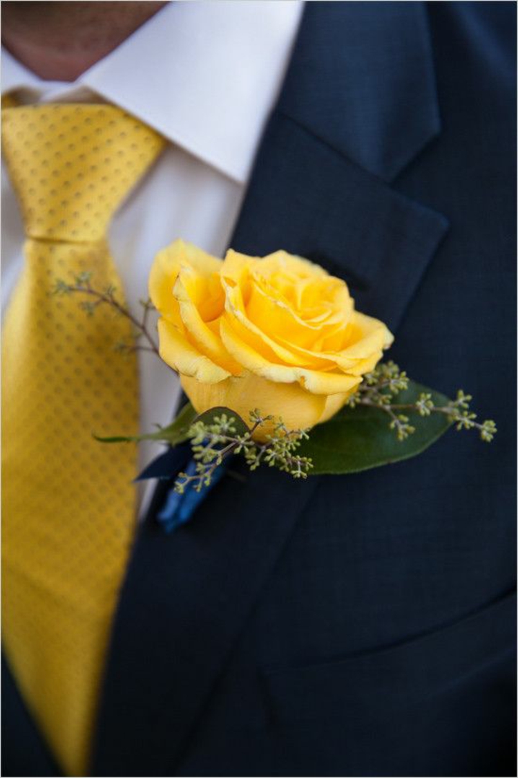 Hochzeitsfeier Ideen Gelb Bräutigam Anzug gelbe Krawatte gelbe Rose