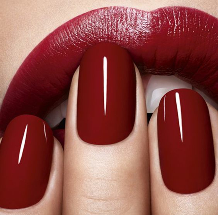 Lippenstift Farbe aussuchen Make up Tipps roter Lippenstift Nagellackfarbe
