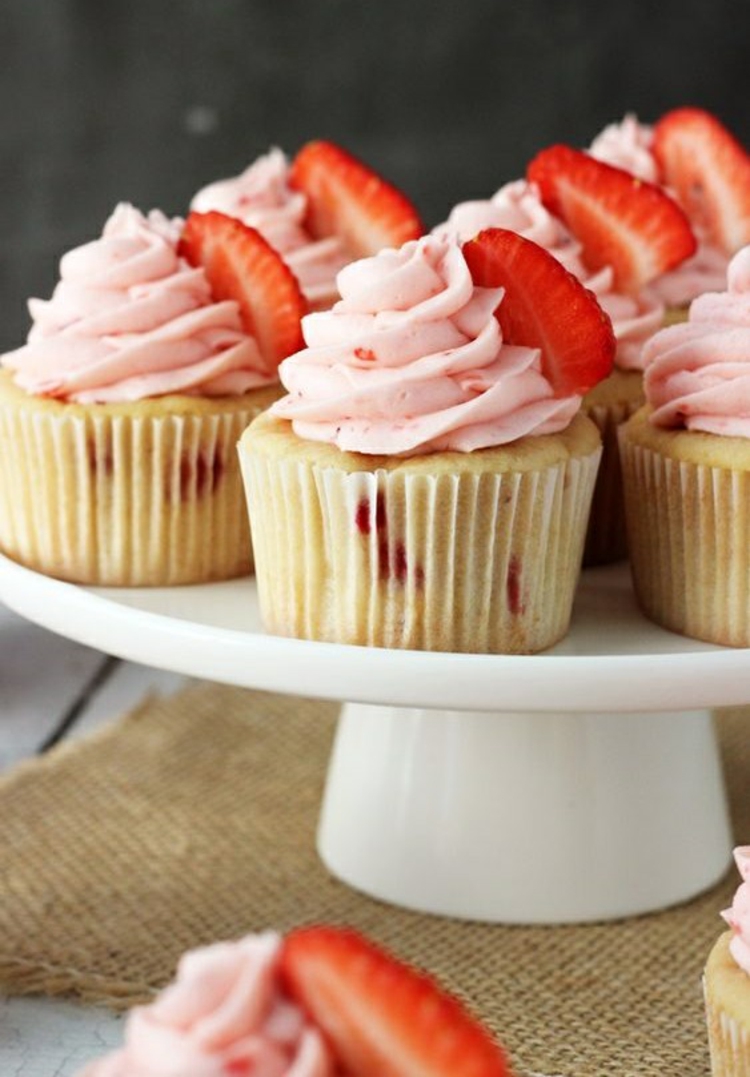 Mini Kuchen Rezepte mit Erdbeeren Vanille Muffins backen