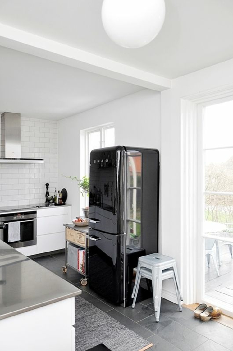 Retro Kühlschrank smeg schwarz Küchengestaltung Ideen