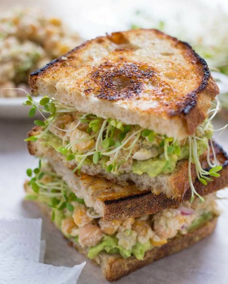 Sandwich mit Rote Beete Sprossen gesunde Ernährung Tipps