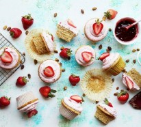 Erdbeertörtchen backen: Cupcakes Rezepte zu Ostern oder zu einem anderen Frühlingsfest
