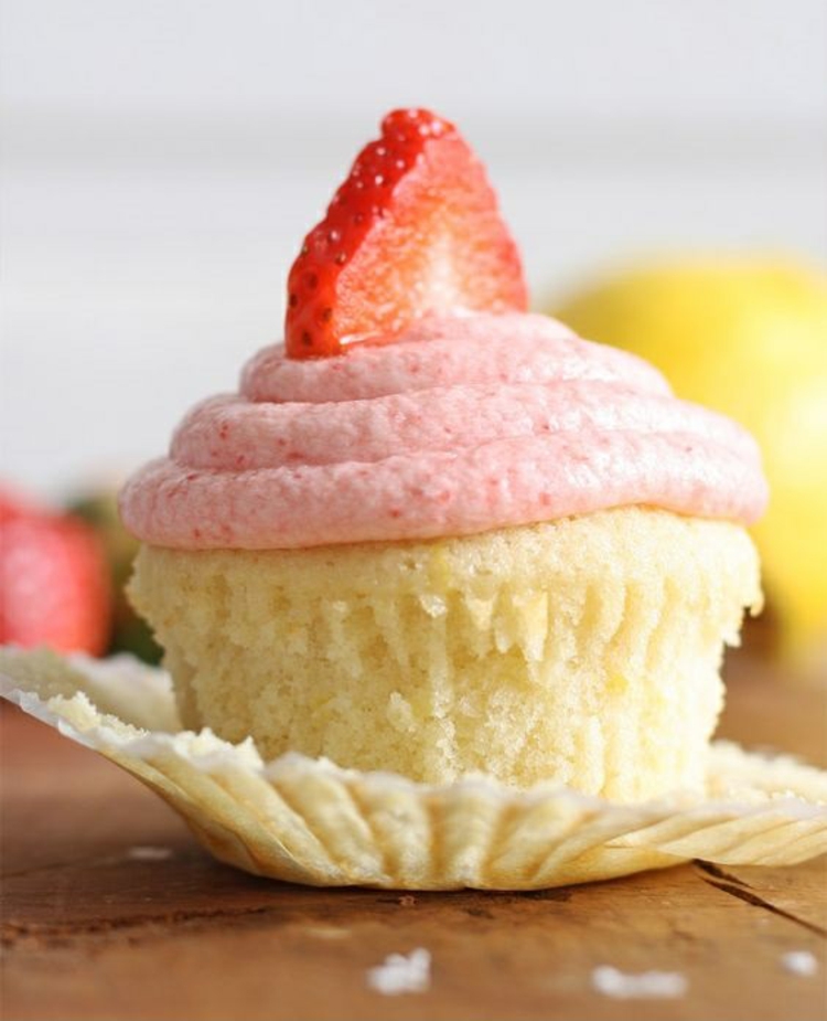 Törtchenzeit Cupcakes Rezepte Vanille Muffins mit Erdbeeren